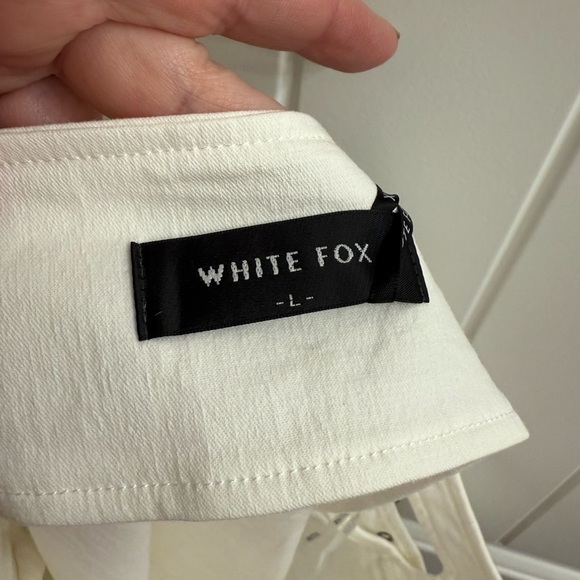 White Fox White wrap skirt with cut out sz L - Picture 8 of 9